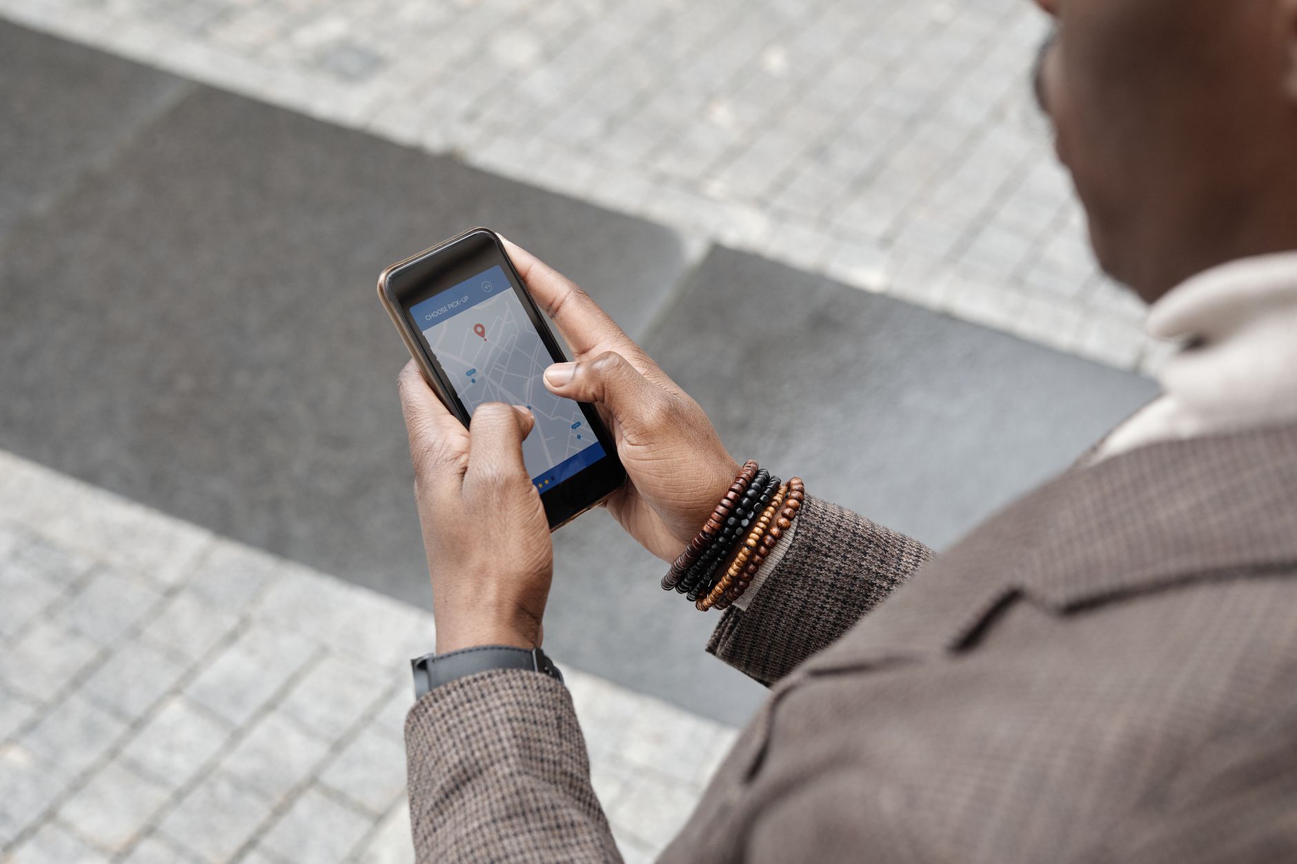 How to Deal with Dead Zones on Business Trips: Organic Maps, the Offline Map Solution